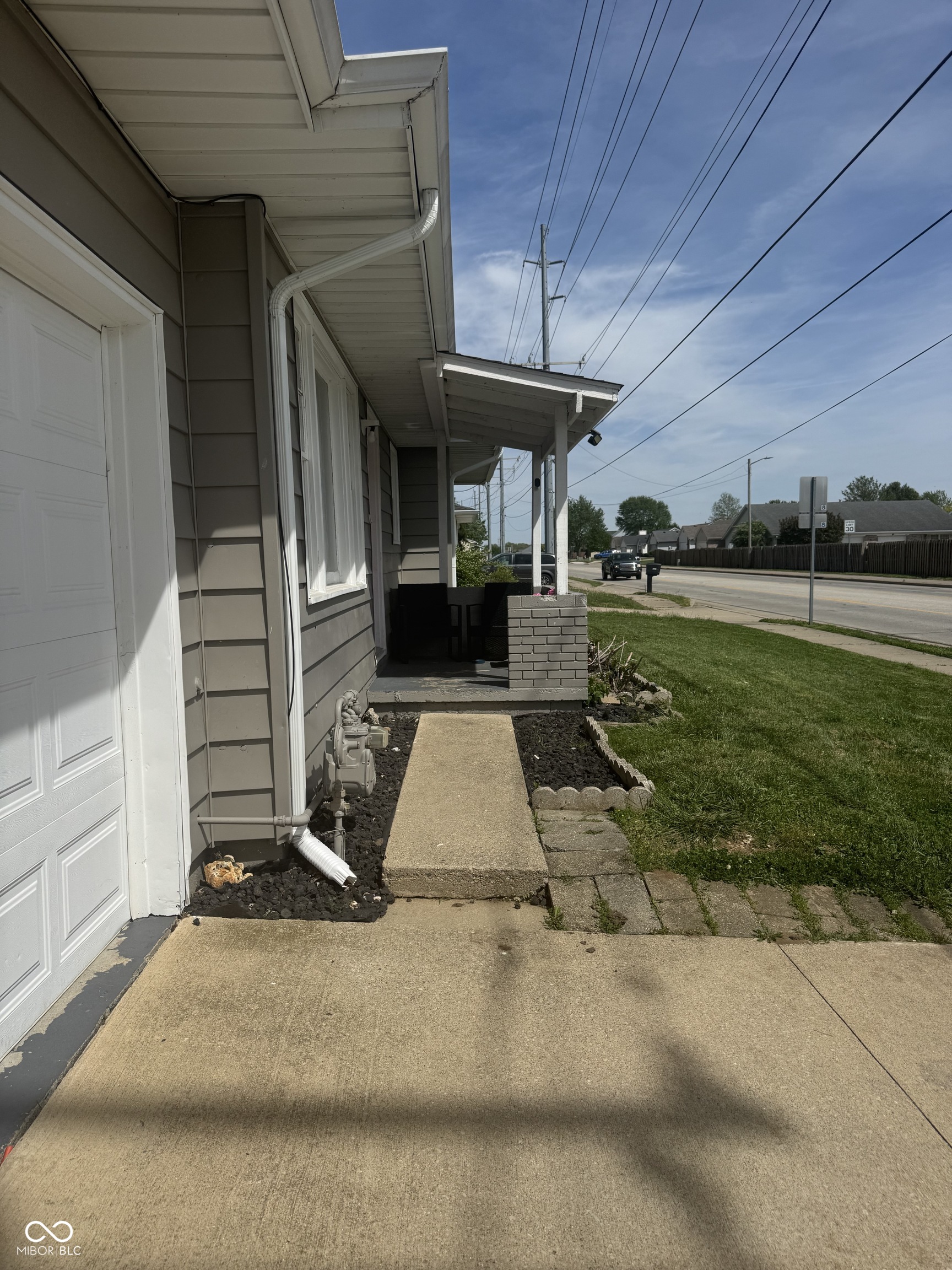 1042 E McKay Road