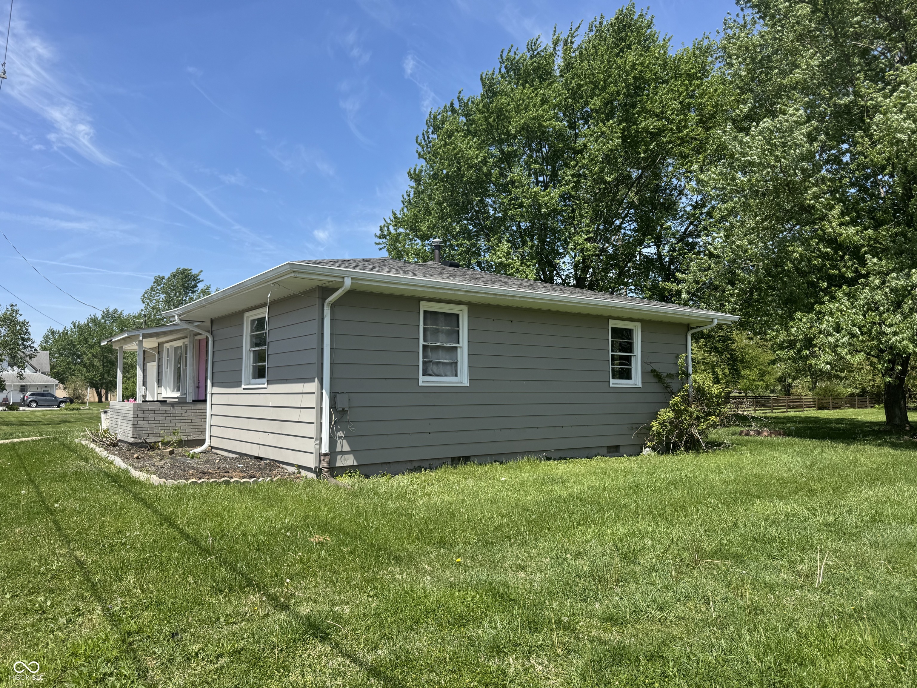 1042 E McKay Road
