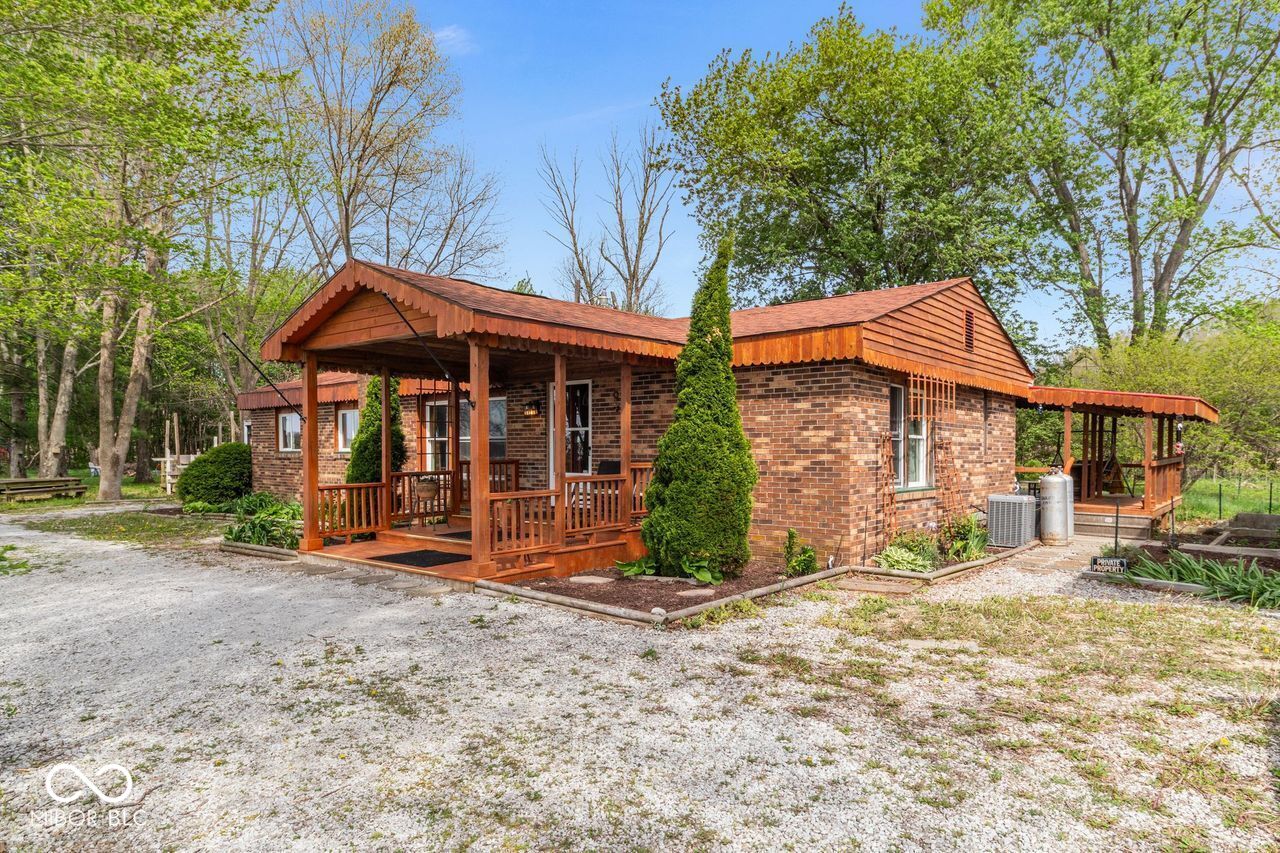 1591 S Graveyard Road