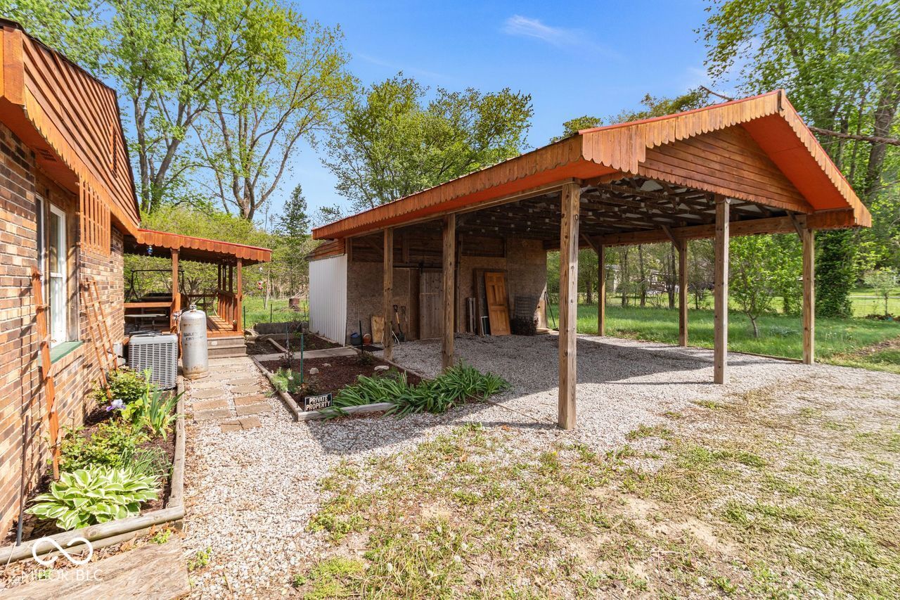 1591 S Graveyard Road