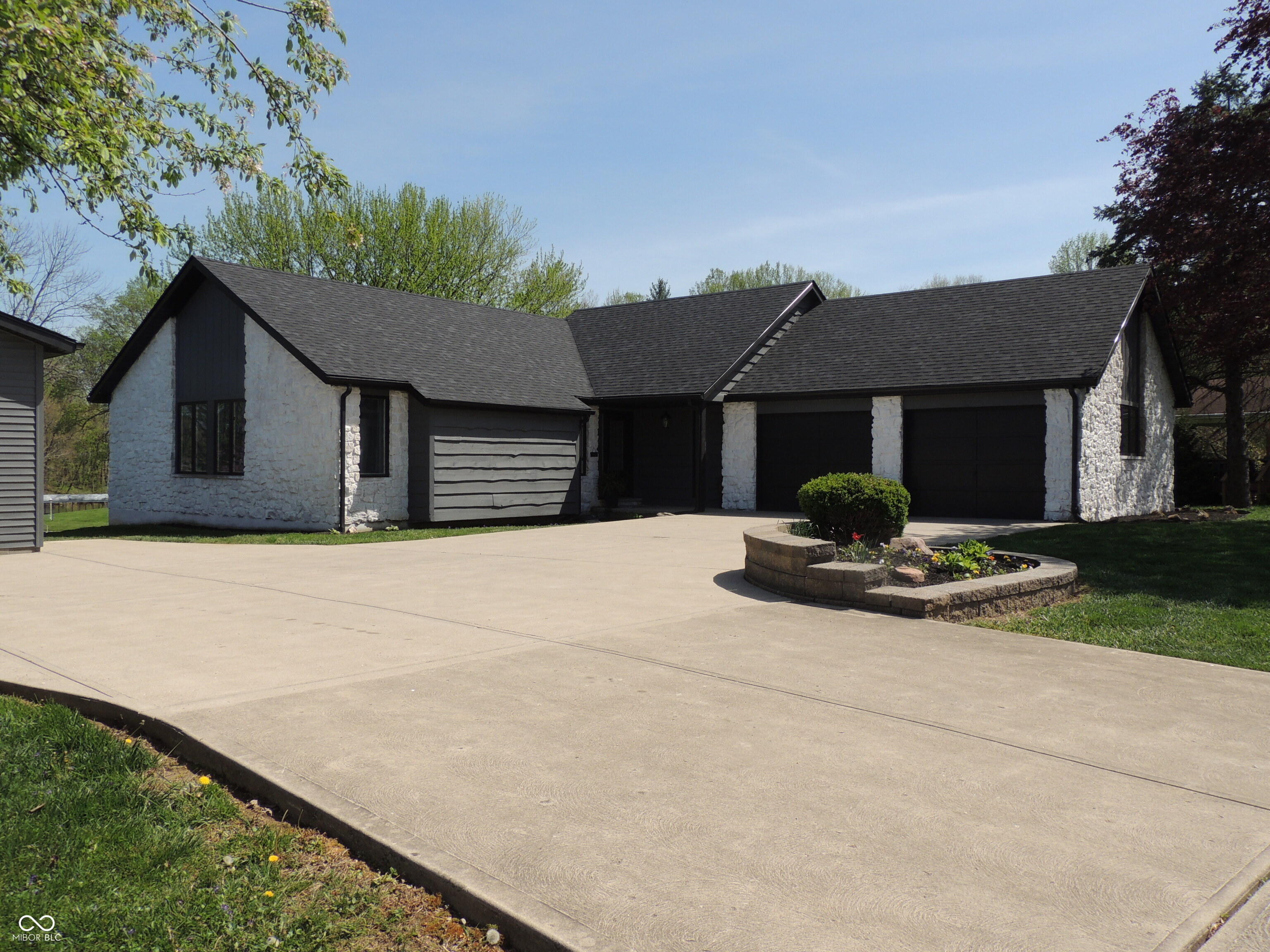282 W Santee Drive