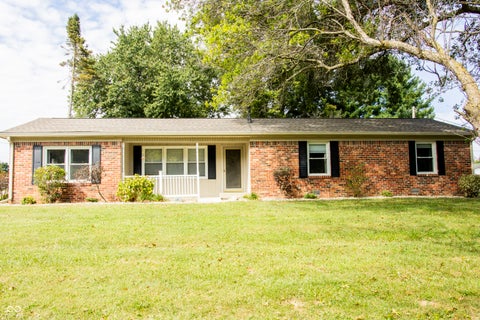 Photo of 944 W County Road 200 N, Danville, IN 46122 (MLS # 22126598)