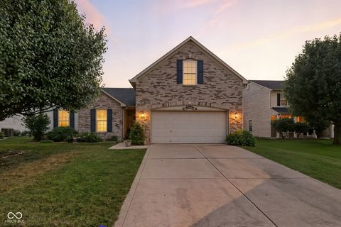 Photo of 1085 Sycamore Court, Greenwood, IN 46143 (MLS # 22061073)
