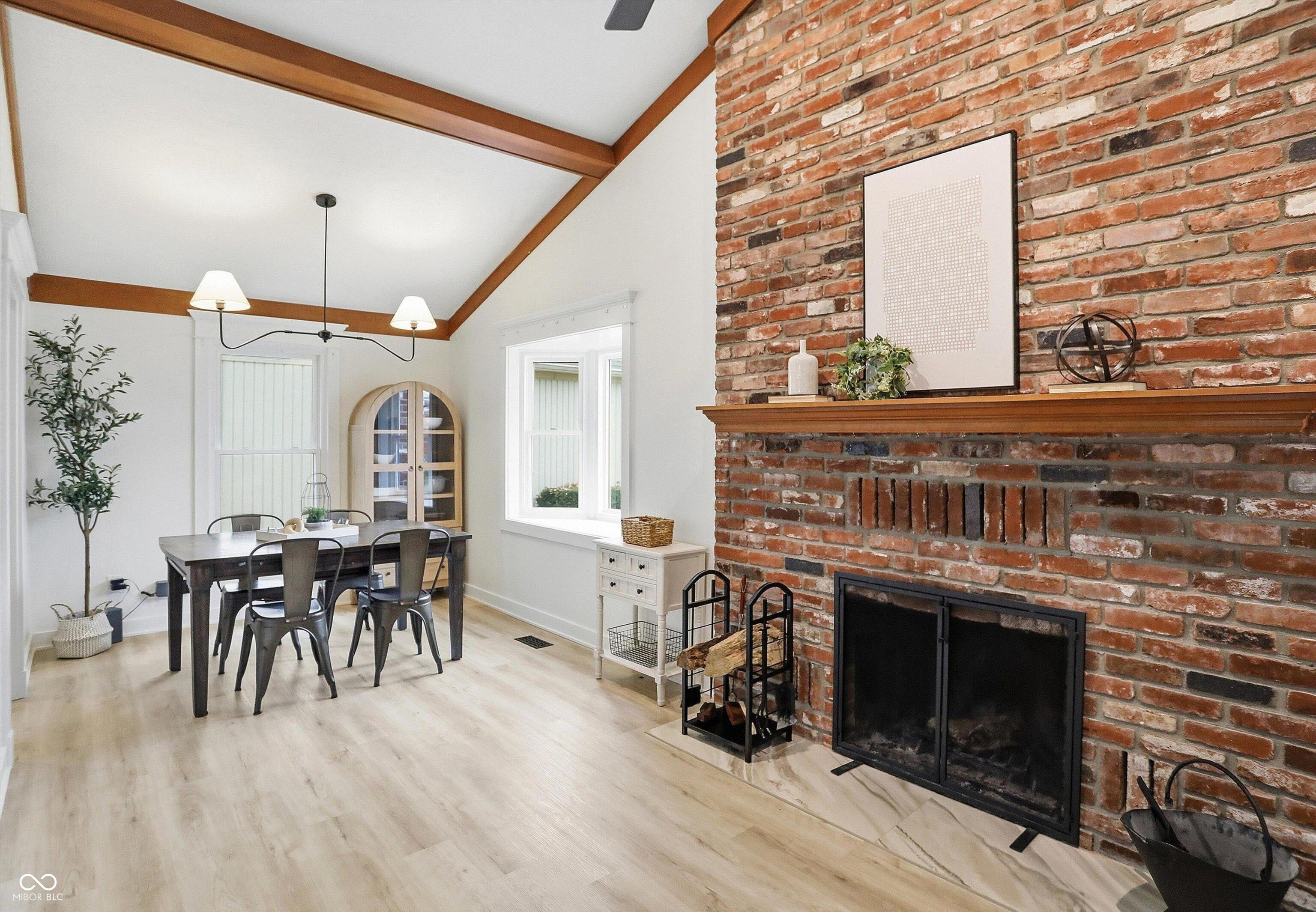 999 Shoreline Circle