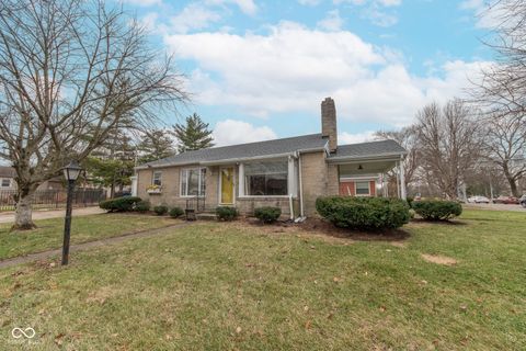 Photo of 2429 Washington Street, Columbus, IN 47201 (MLS # 22079196)