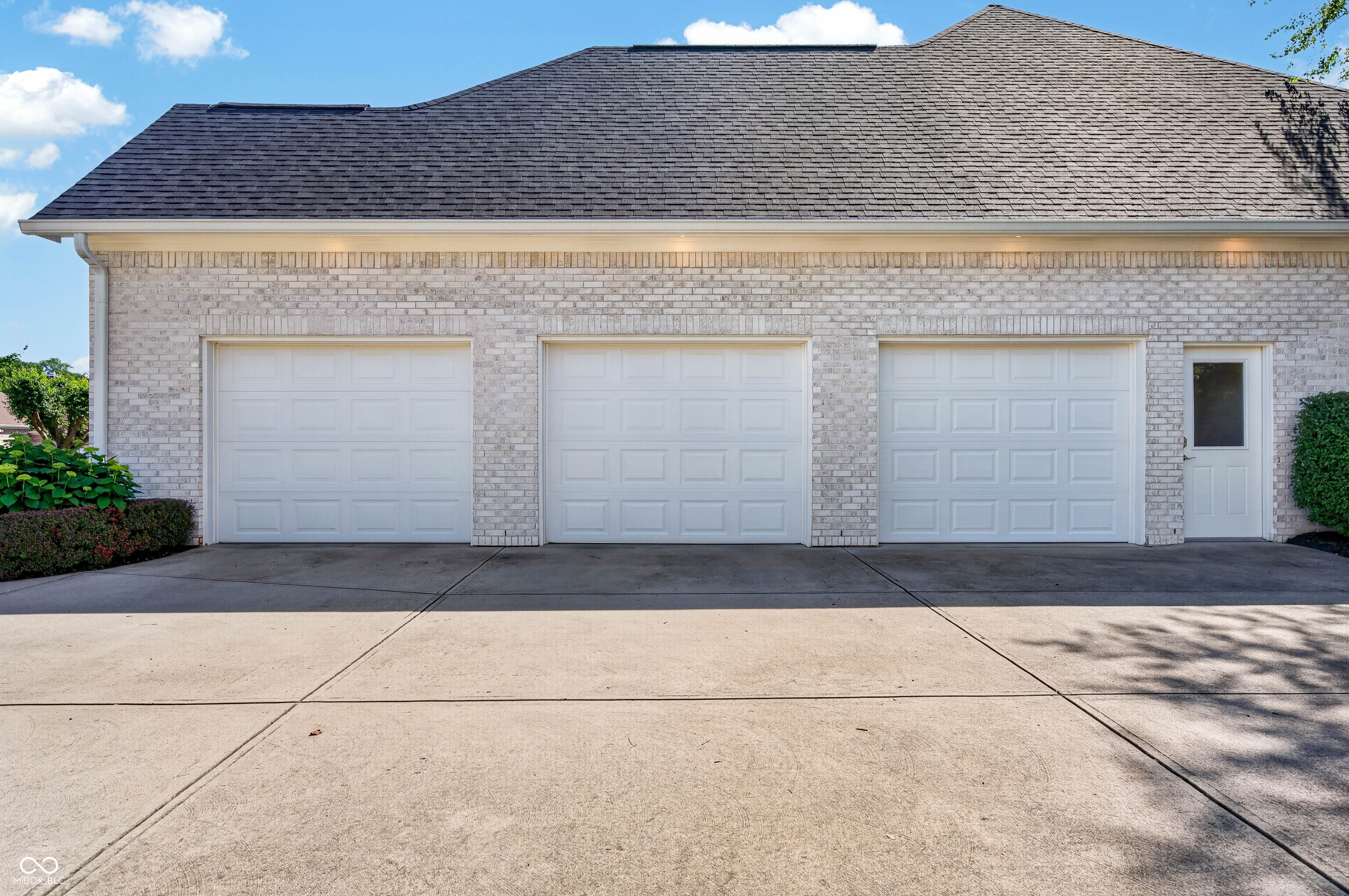 4685 Waters Edge Way