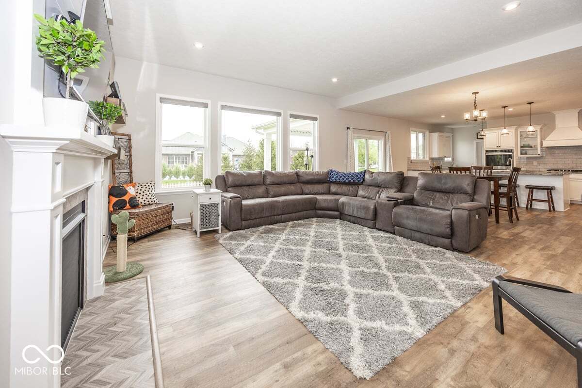 2432 Scarlet Oak Drive