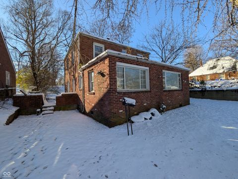 Photo of 1633 W 10th Street, Anderson, IN 46016 (MLS # 22075419)