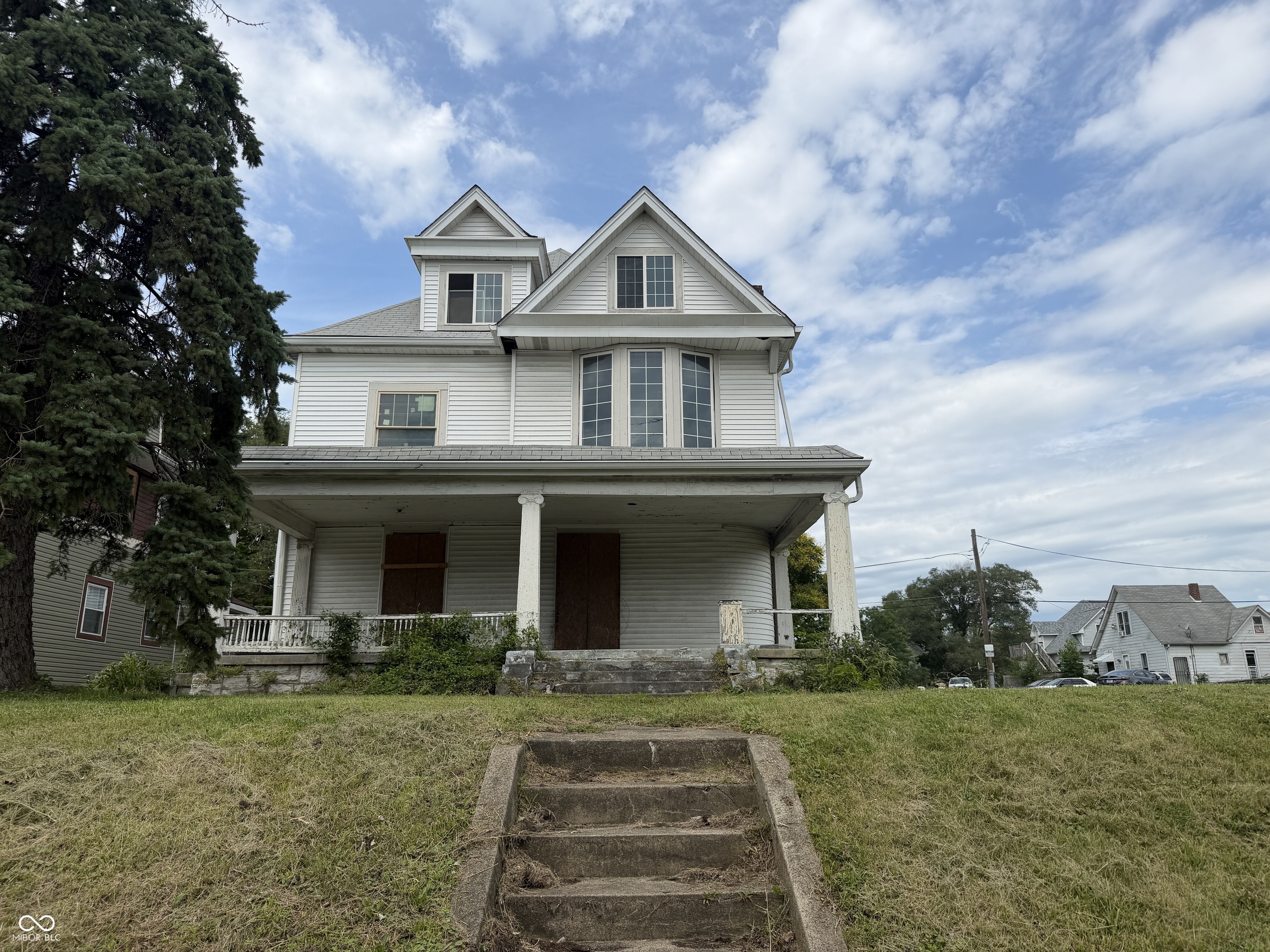 Photo 1 of 33 — 2854 N Illinois Street, Indianapolis, IN 46208