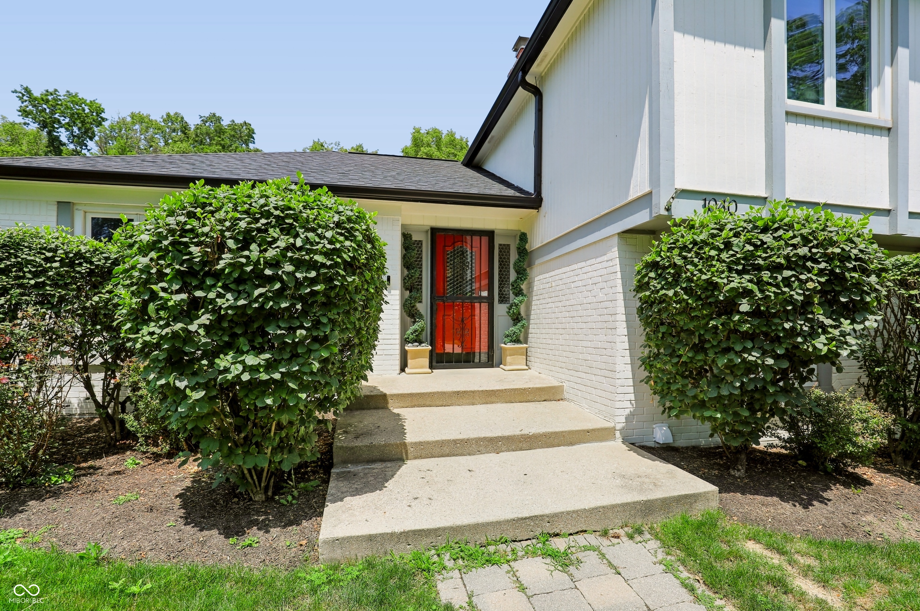 1040 Ridge Court