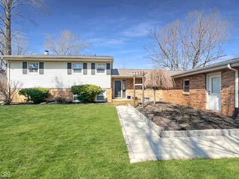 3736 W South Wood Lake Drive, Columbus, IN 47201 - MLS#: 22027082
