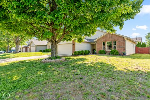 Photo of 873 Queensgate Drive, Greenwood, IN 46143 (MLS # 22101326)