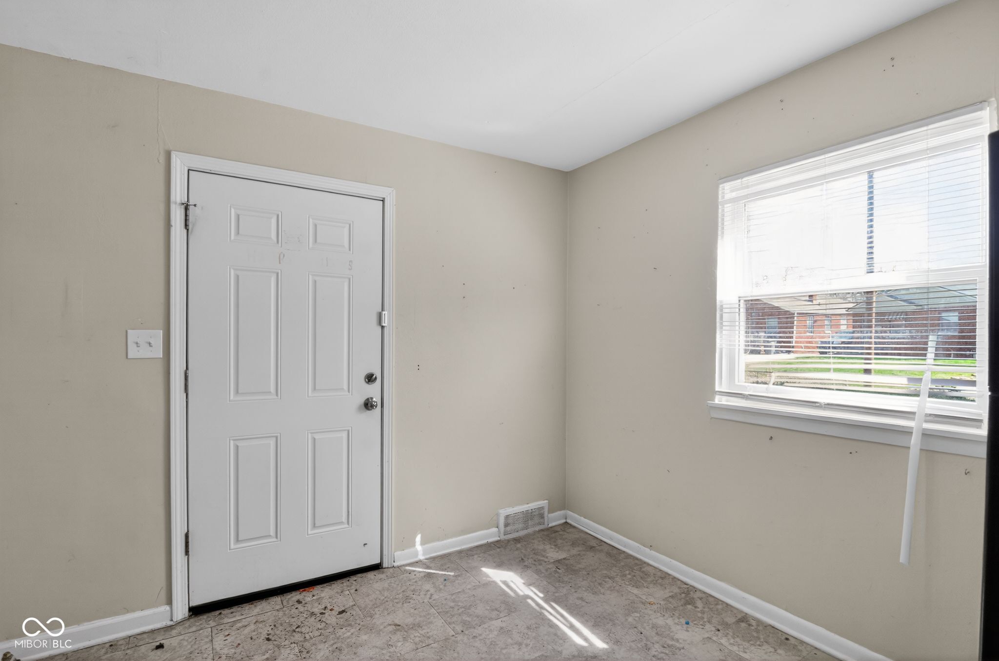 226 S Gladstone Avenue