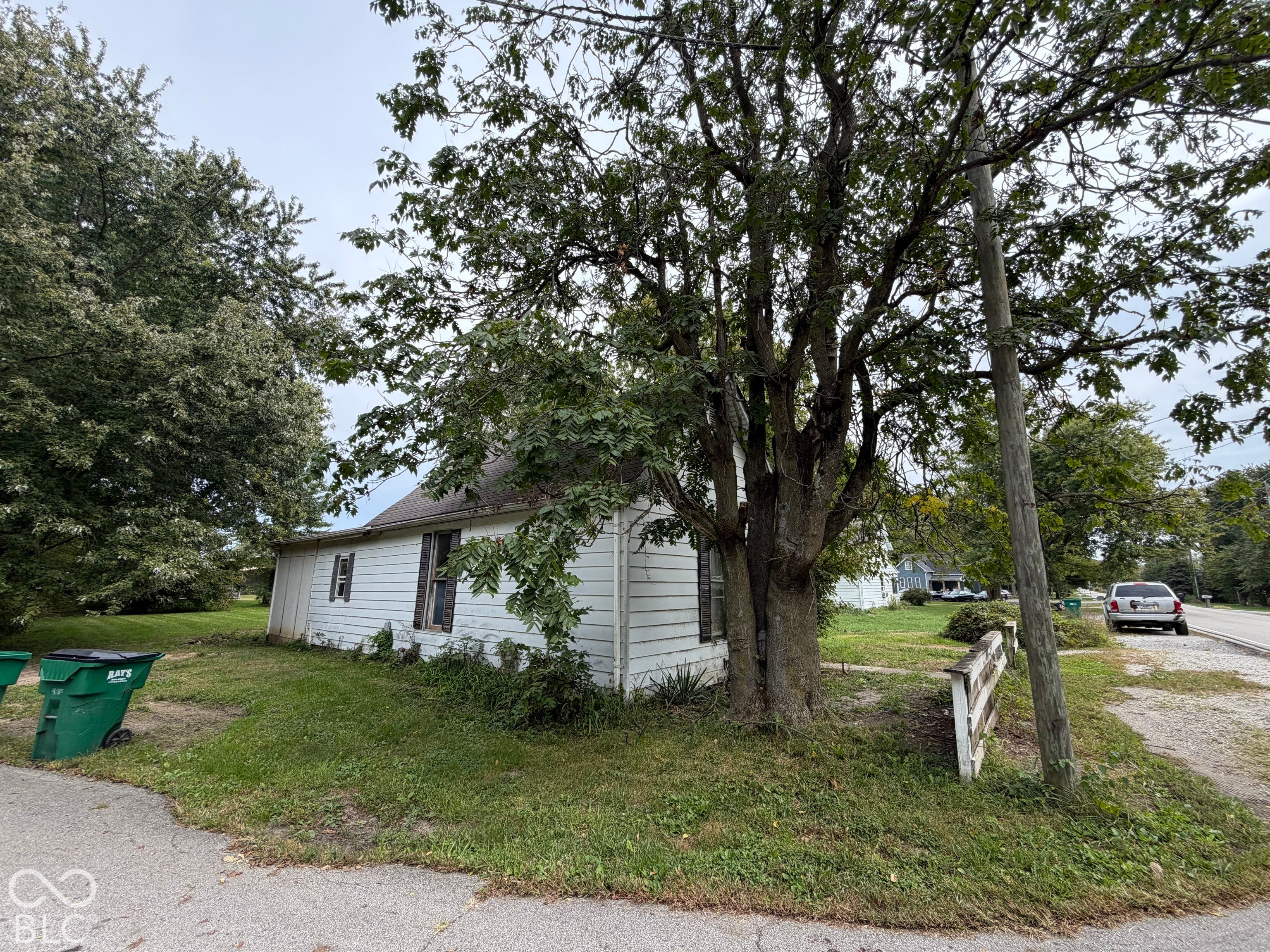 22 E 206th