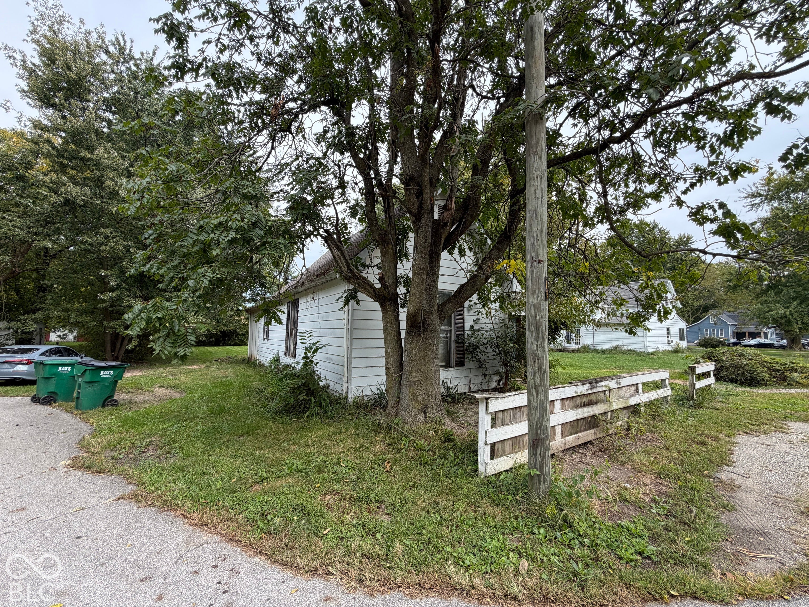 22 E 206th