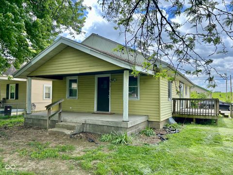 Photo of 5413 Greenfield Avenue, Indianapolis, IN 46219 (MLS # 22101844)