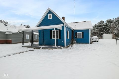 Photo of 2213 Lafayette Street, Anderson, IN 46012 (MLS # 22075972)