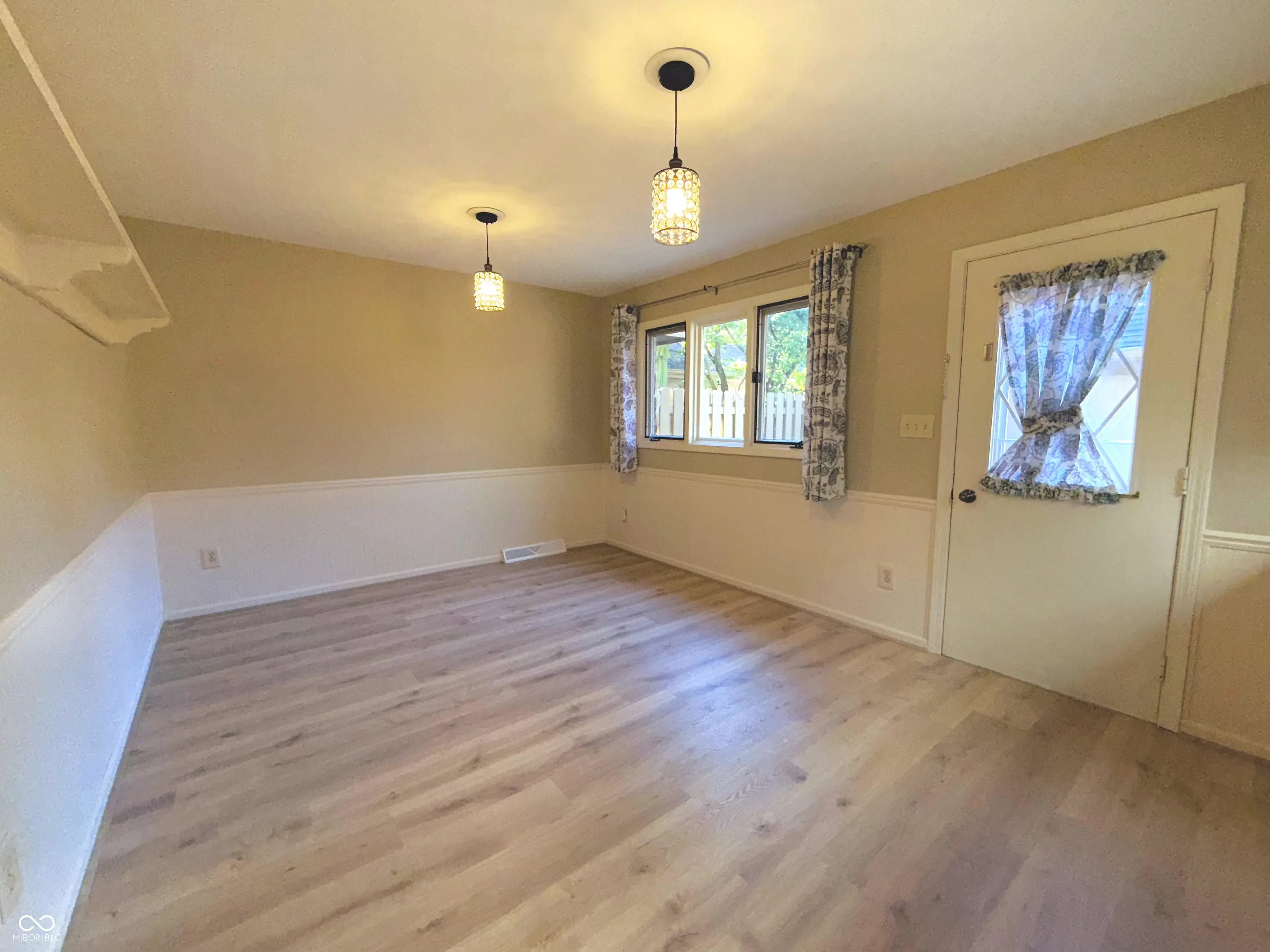 Columbus, Indiana 47203, United States, 3 Bedrooms Bedrooms, ,3 BathroomsBathrooms,Residential,Active,140014