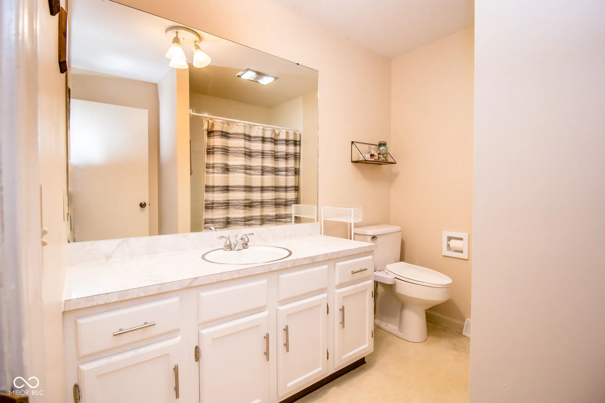 Columbus, Indiana 47203, United States, 3 Bedrooms Bedrooms, ,3 BathroomsBathrooms,Residential,Active,140014