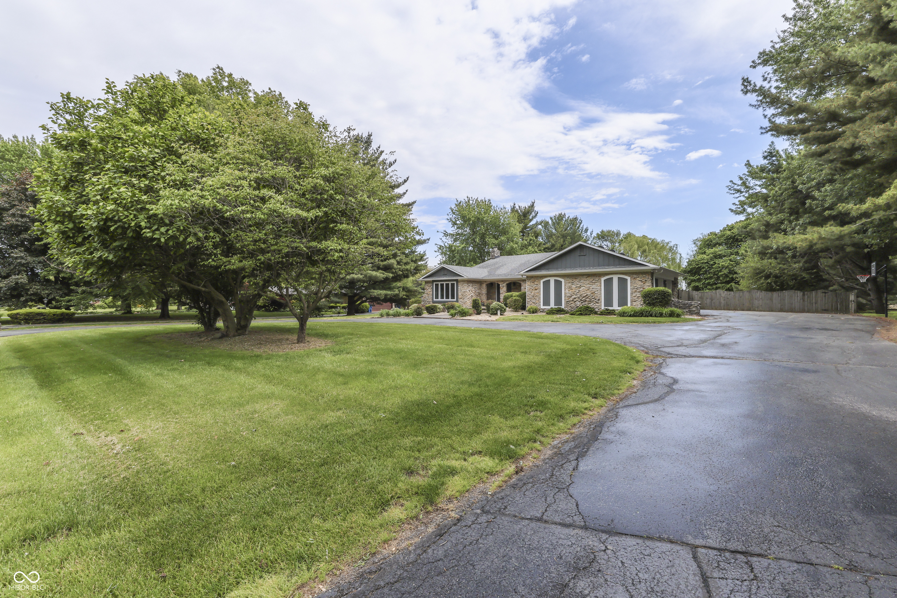 69 E Maple Drive