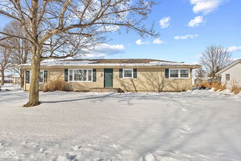 Photo of 656 Daugherty Street, Columbus, IN 47201 (MLS # 22083481)