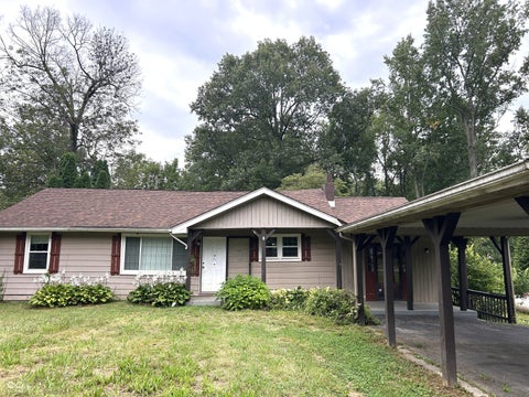 Photo of 952 E Booe RD, Austin, IN 47102 (MLS # 22121596)