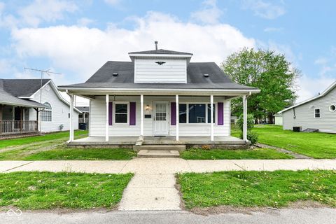 Photo of 2319 S B Street, Elwood, IN 46036 (MLS # 22095316)