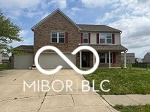 Photo of 1230 Winter Hawk Court, Greenwood, IN 46143 (MLS # 22098989)