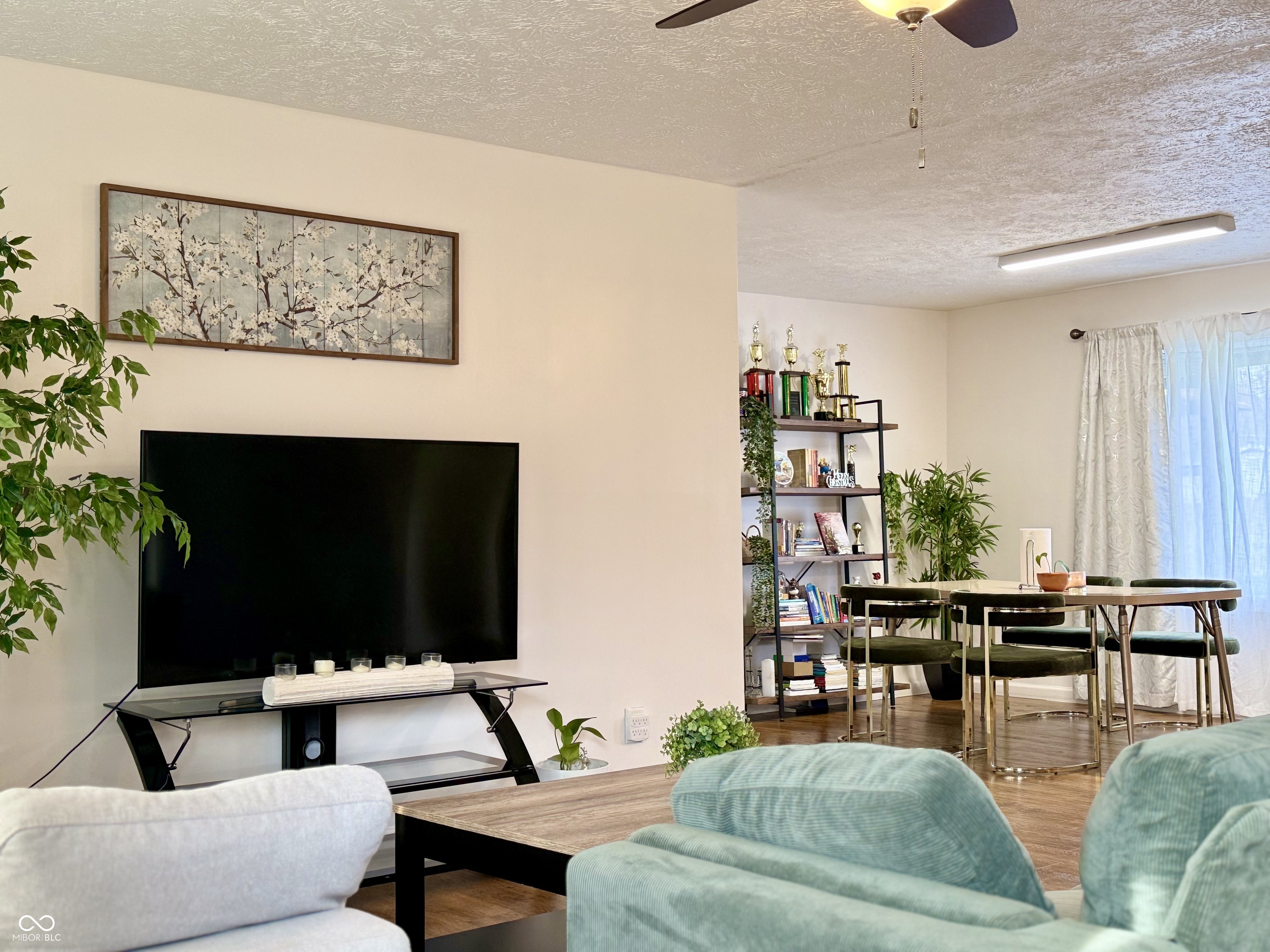 7525 S Katherine Drive