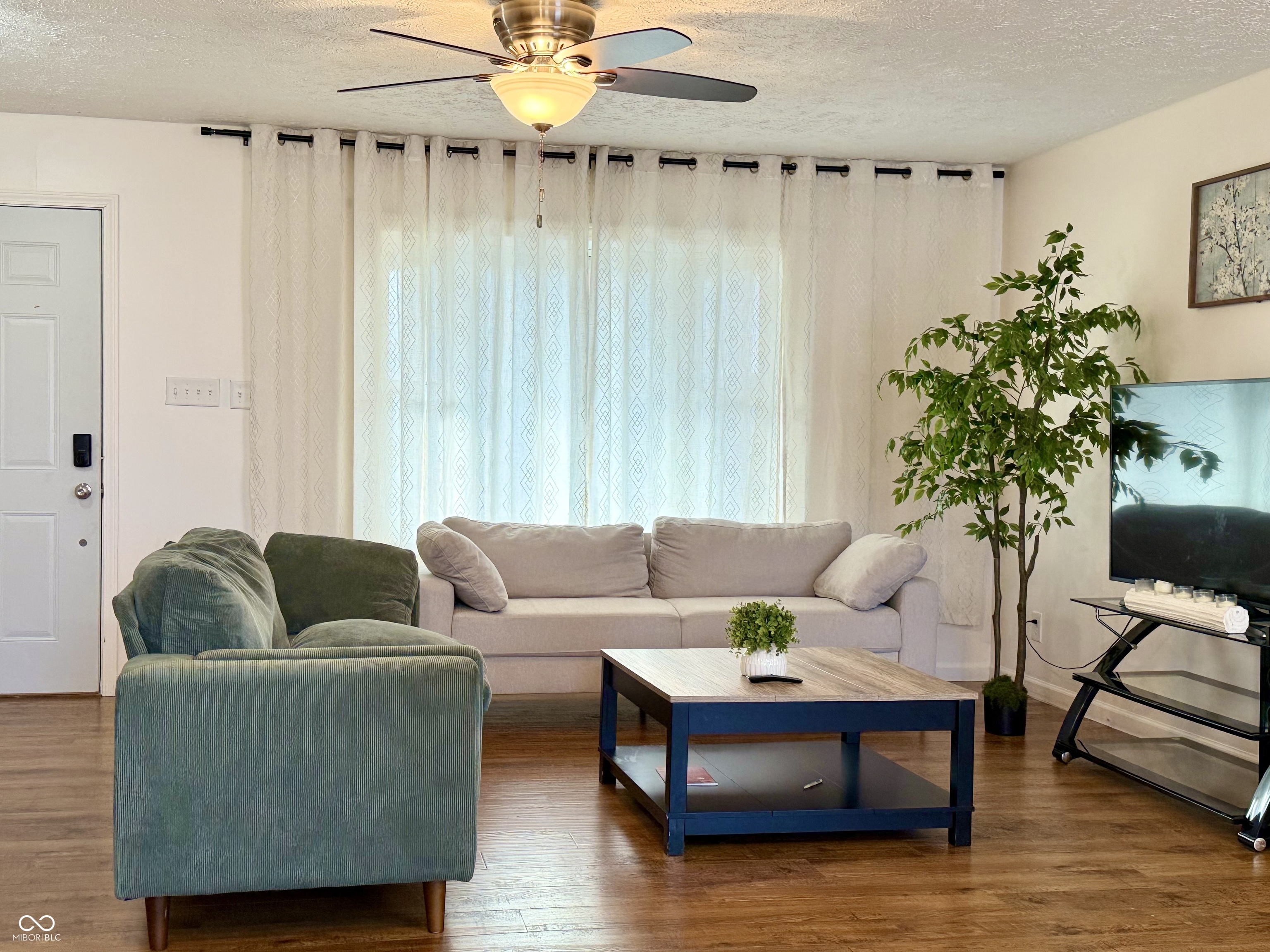 7525 S Katherine Drive