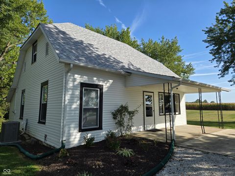 Photo of 101 W Gosch Road, Shelbyville, IN 46176 (MLS # 22066409)