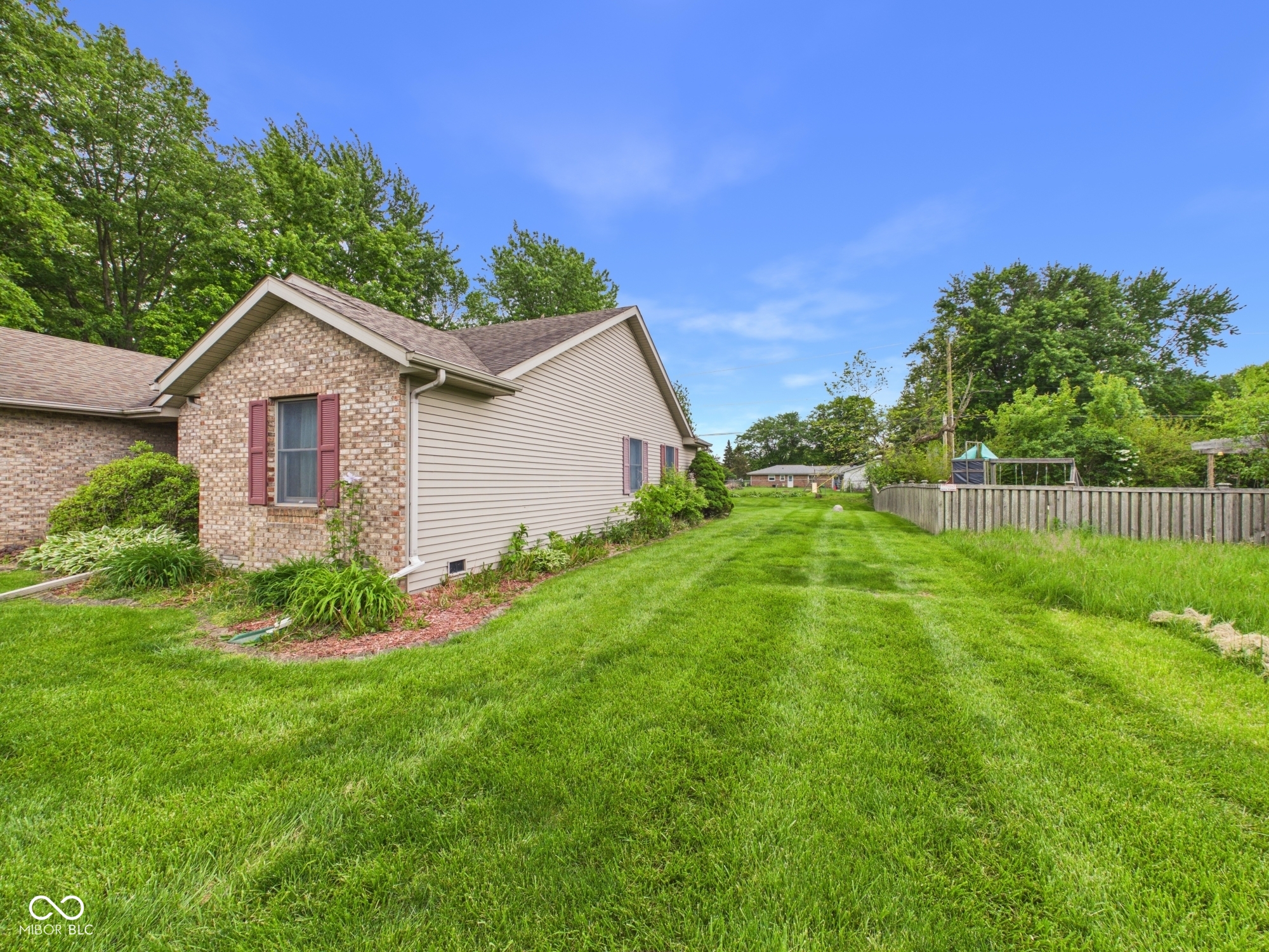 35 W Estate Street