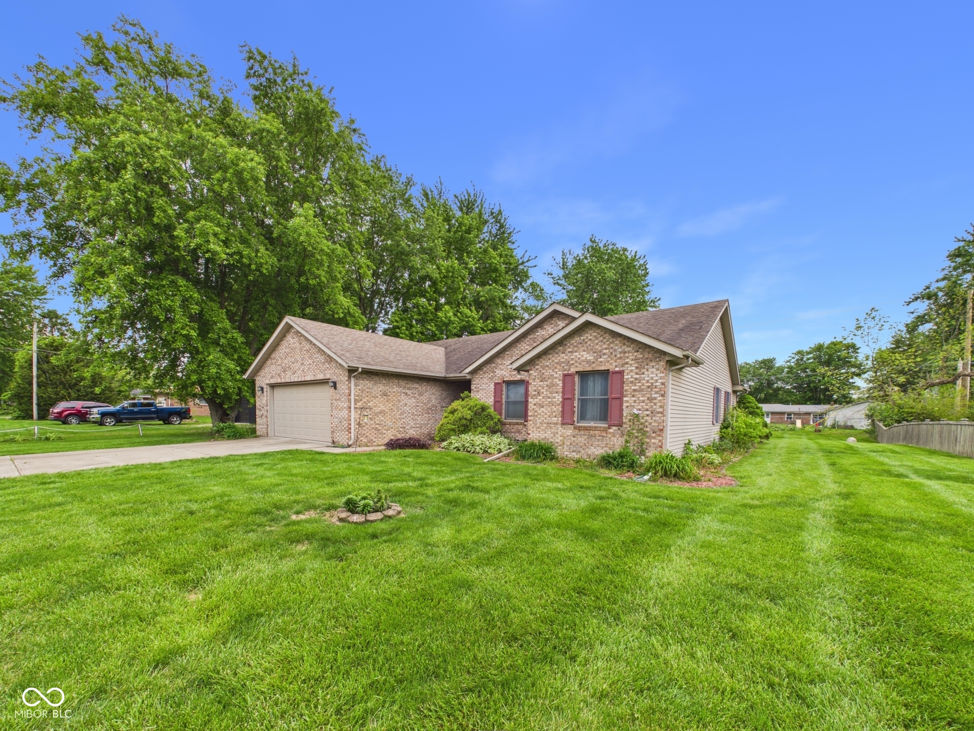 35 W Estate Street