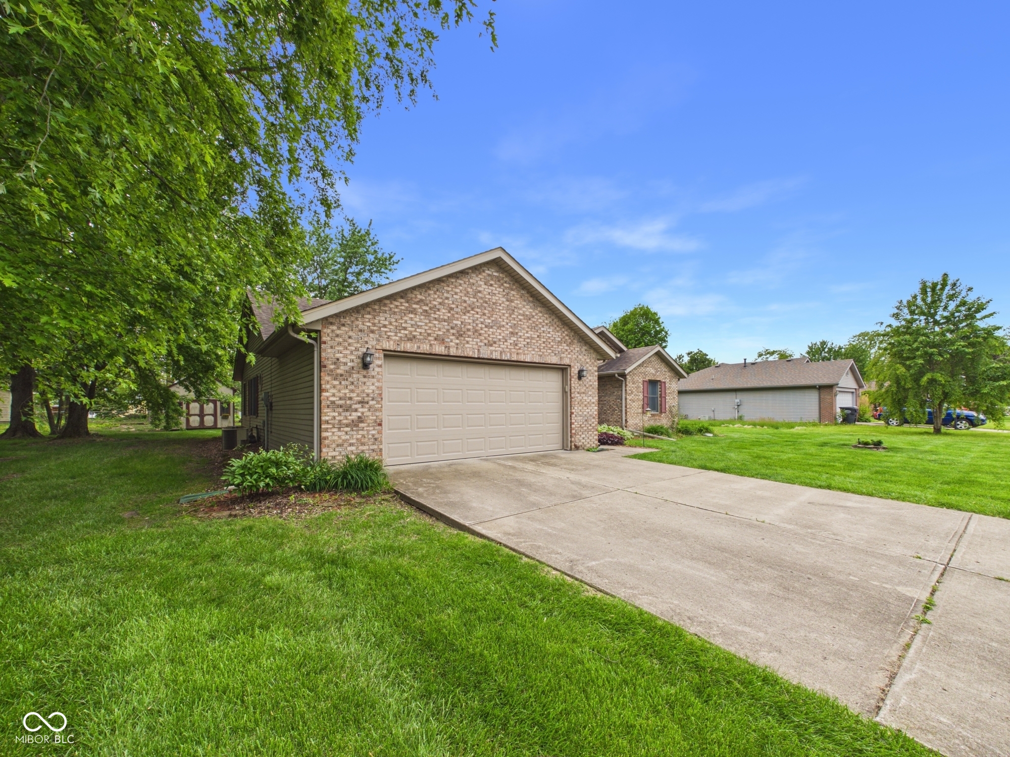 35 W Estate Street