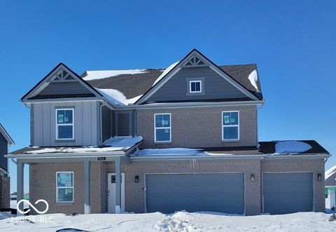 Photo of 5924 Norfolk Row, Greenwood, IN 46143 (MLS # 22080712)