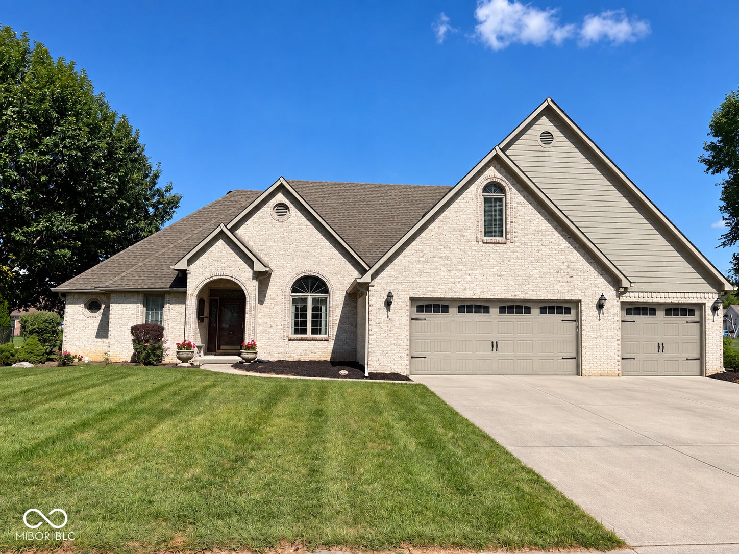 710 Willow Pointe South Drive