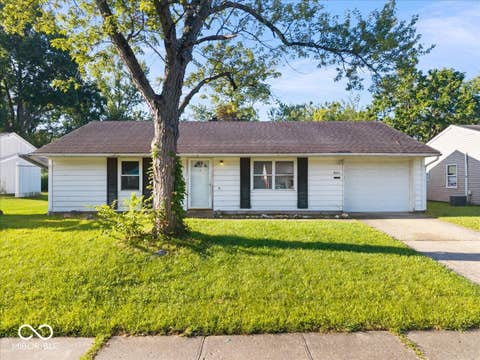 Photo of 8441 E 42nd Place, Indianapolis, IN 46226 (MLS # 22122137)
