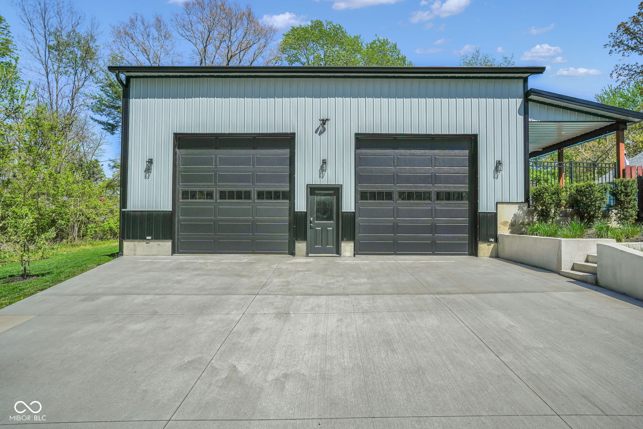 785 Pineview Drive