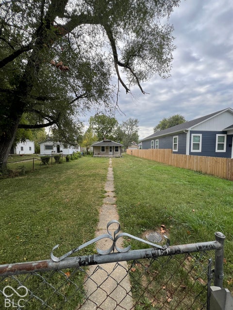 Photo of 1431 W Pruitt Street, Indianapolis, IN 46208 (MLS # 22130823)