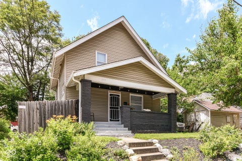 Photo of 250 N Oakland Avenue, Indianapolis, IN 46201 (MLS # 22109276)