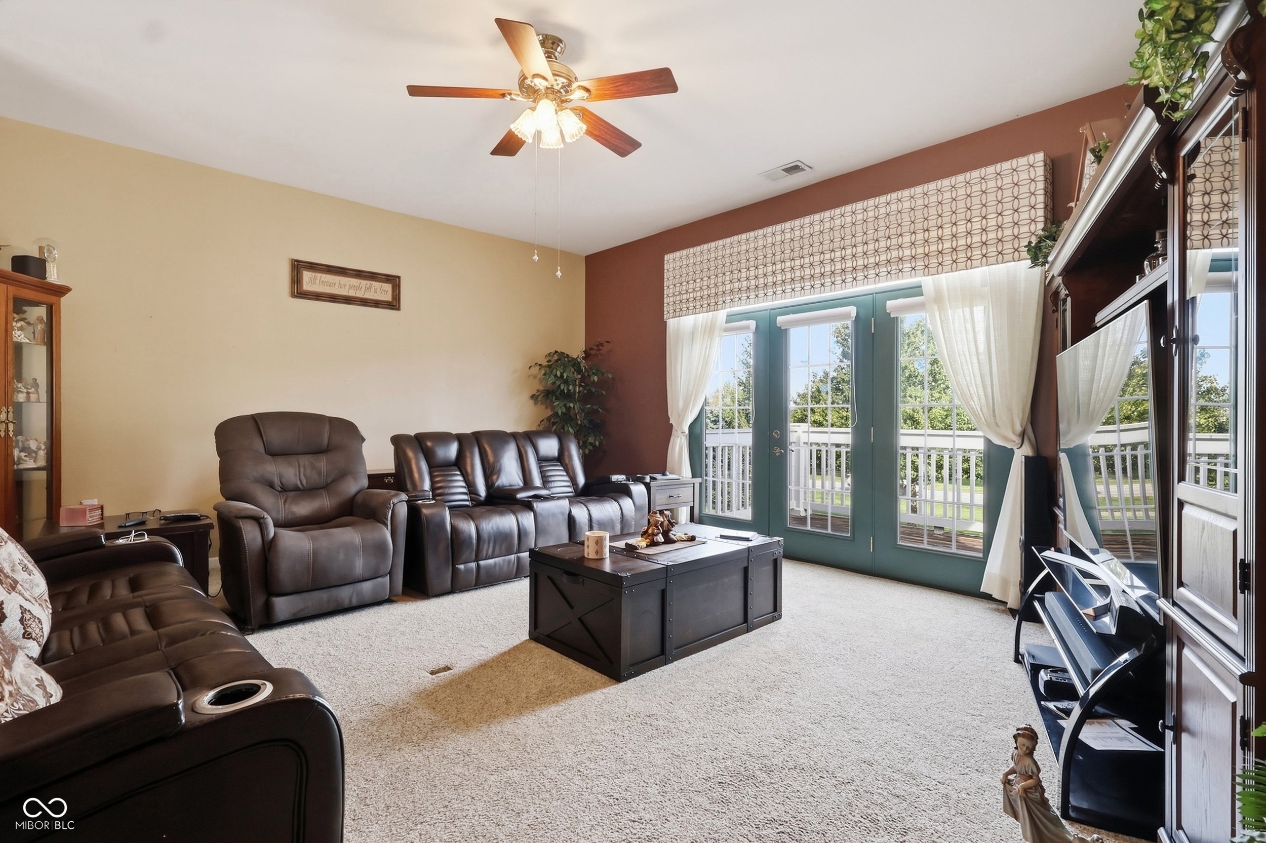 9560 Clover Leaf Lane