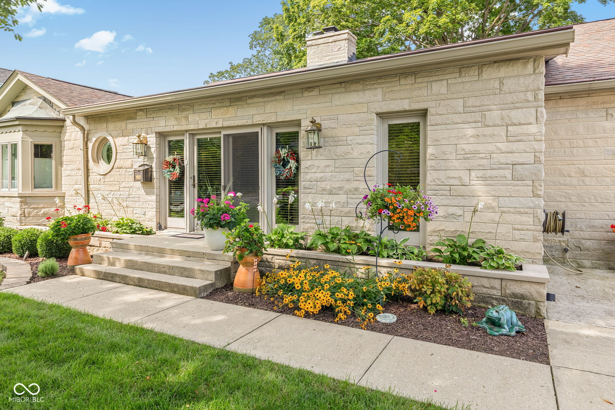 2218 Elmwood Drive