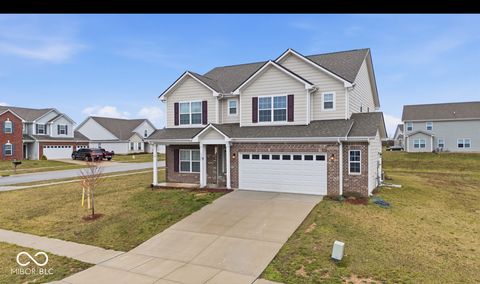 Photo of 1126 Creek Way Lane, Greenwood, IN 46143 (MLS # 22087994)