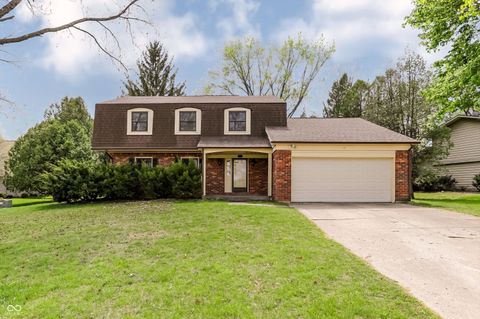 Photo of 35 Village Court, Zionsville, IN 46077 (MLS # 22094020)