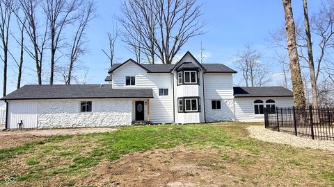 Photo of 3868 E Worthsville Road, Whiteland, IN 46184 (MLS # 22092013)