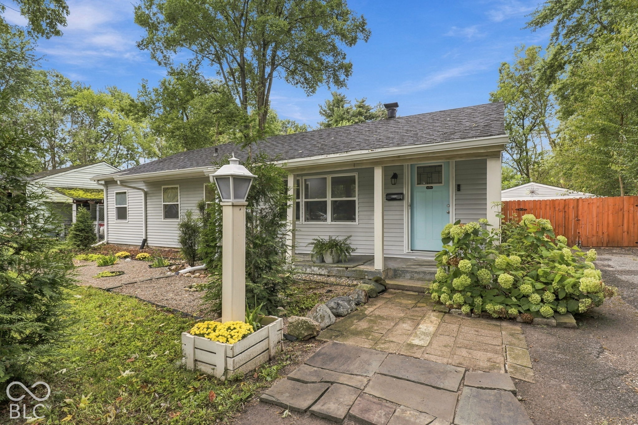 2125 W Coil Street