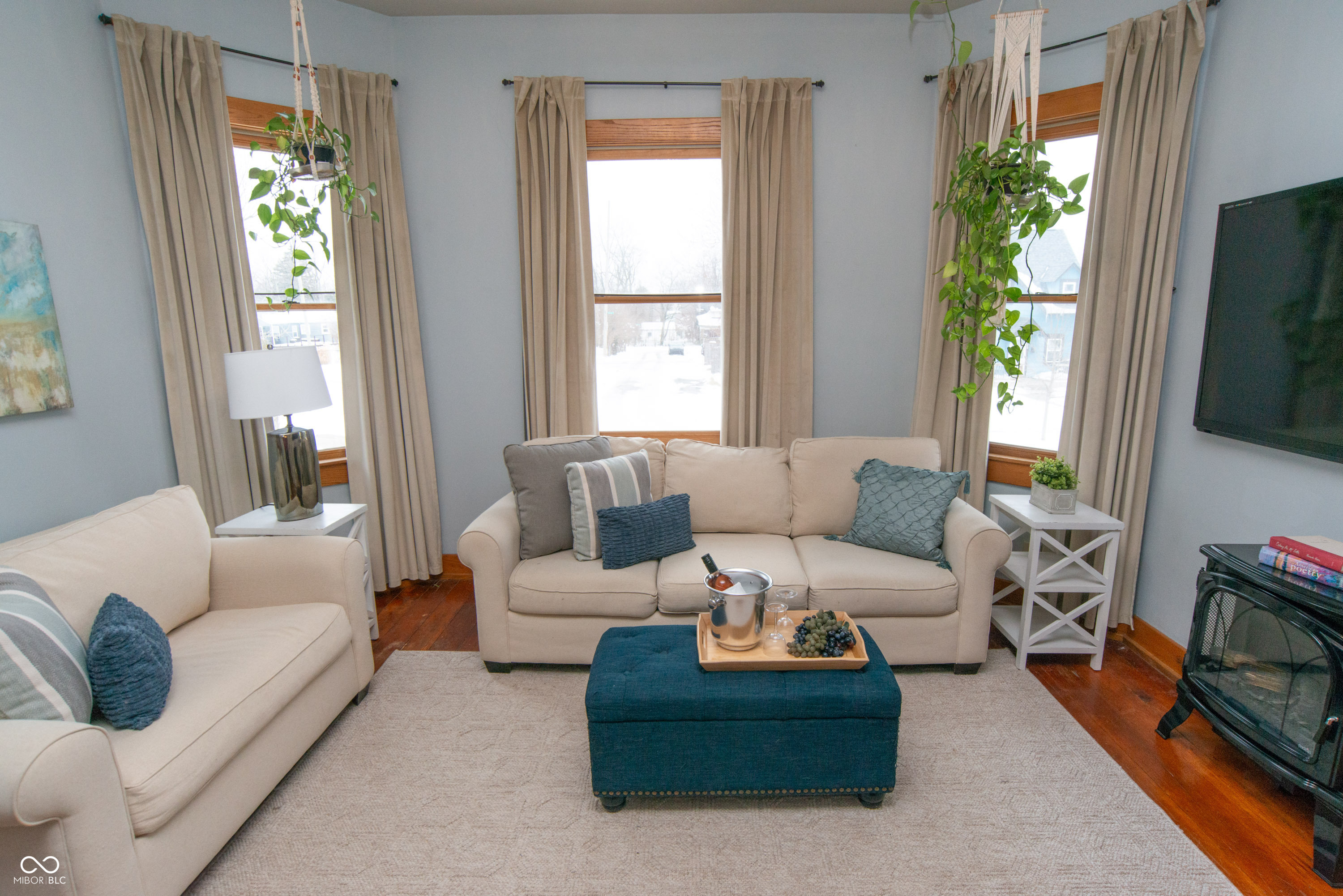 145 S Hawthorne Lane