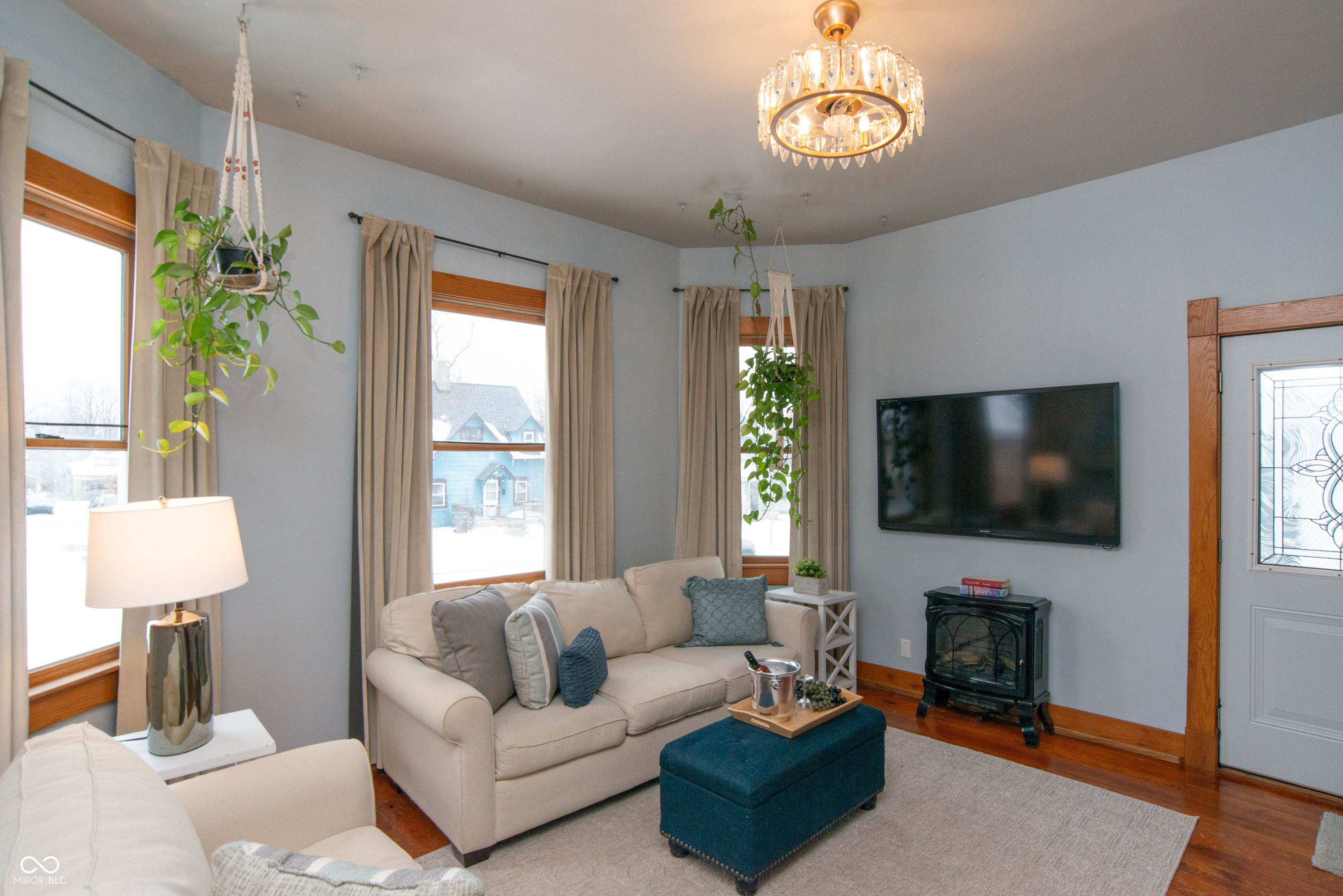 145 S Hawthorne Lane