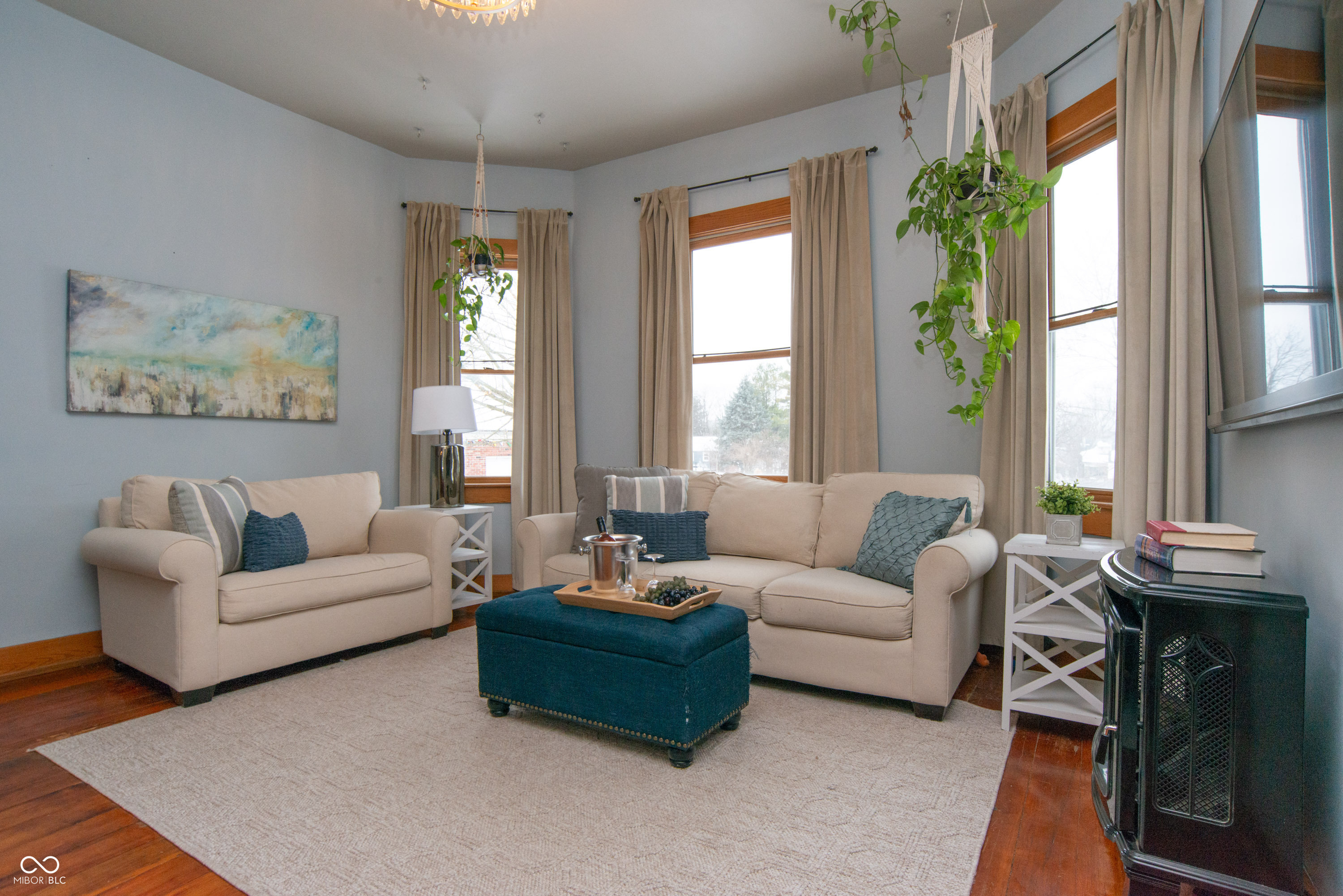 145 S Hawthorne Lane