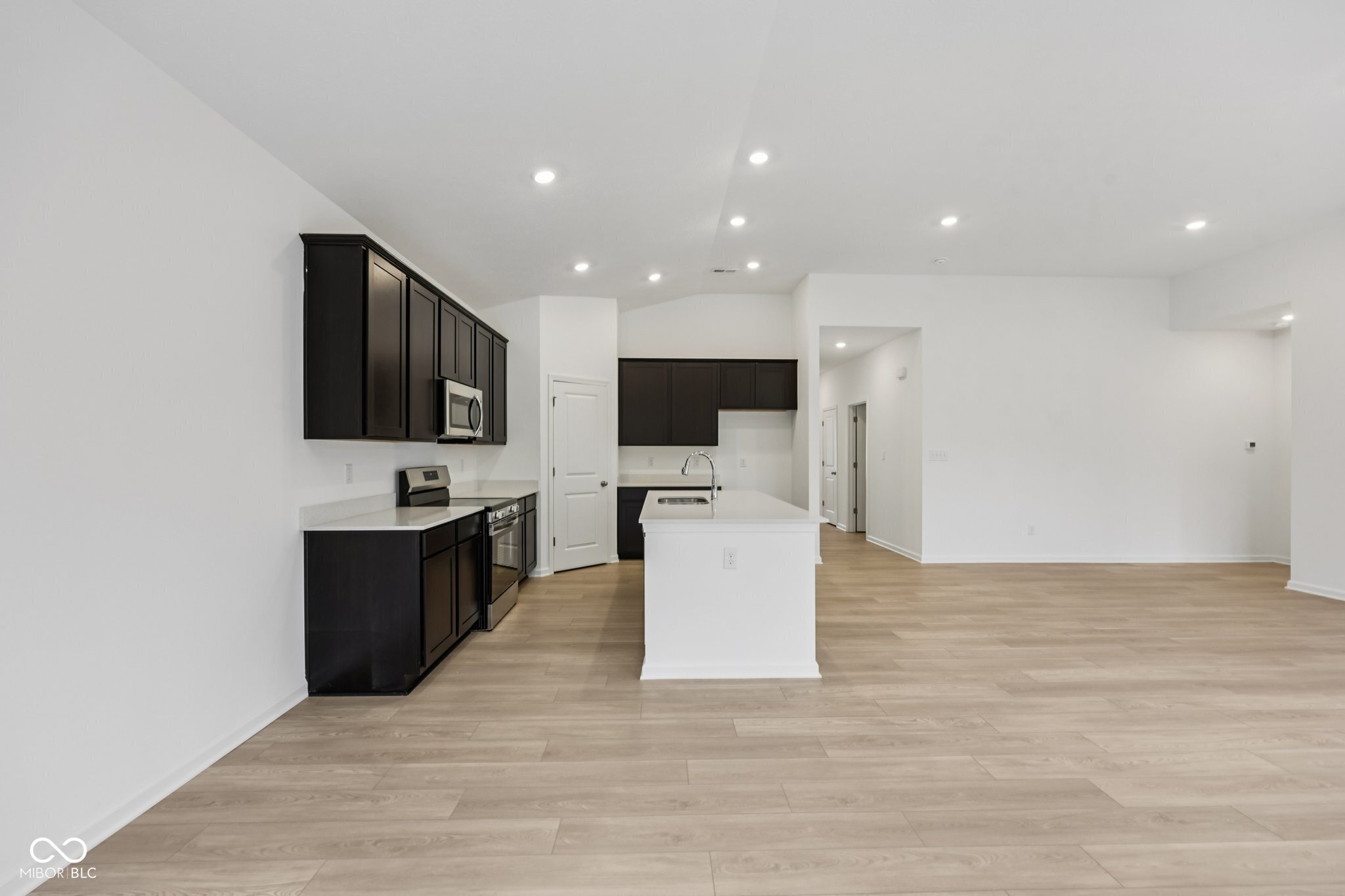 4702 Little Pearl Lane